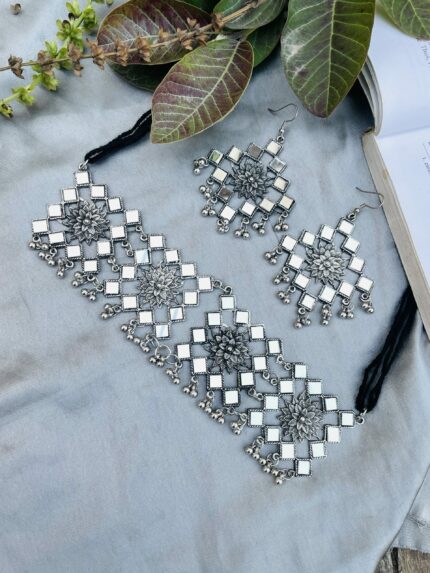 Brinda mirror choker