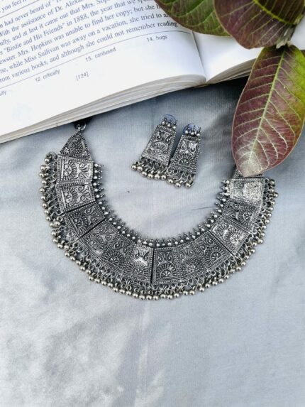 Mona necklace