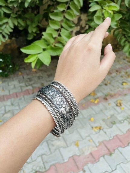 bangle with kadhe pair