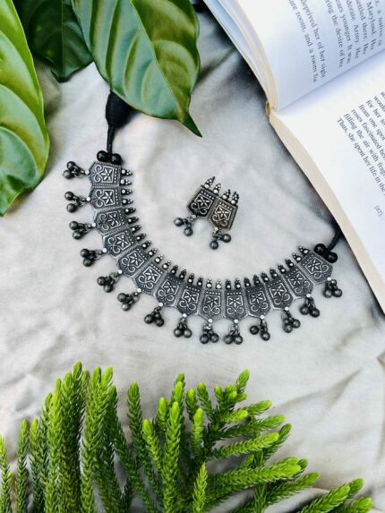 Sanika necklace