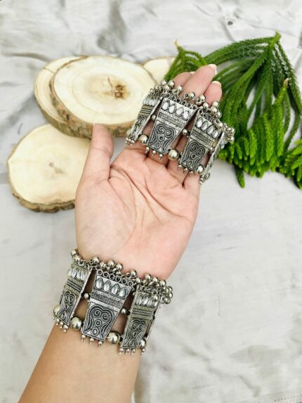 Saundarya bracelet (quantity 1)