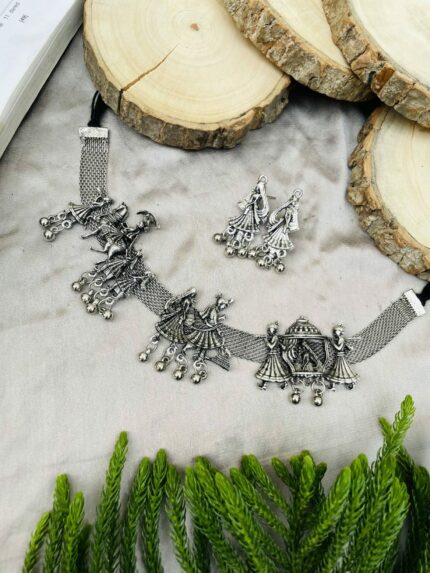 Barat necklace