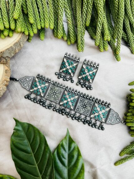 Seerat necklace Green