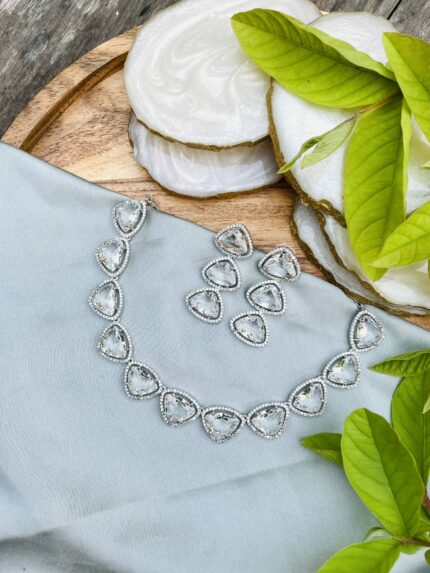 Samira Ad necklace white