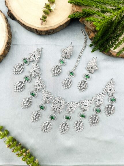 leaf ad Necklace green