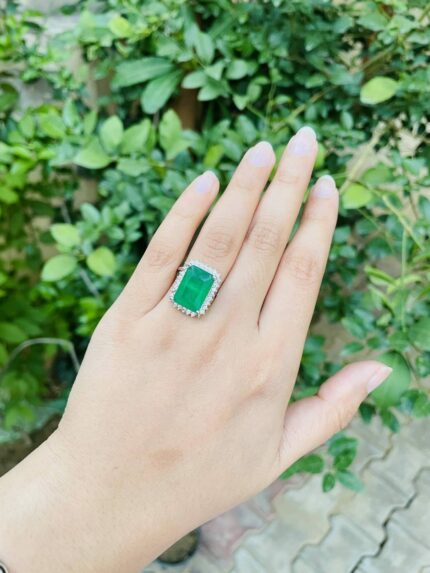 Single stone green ring