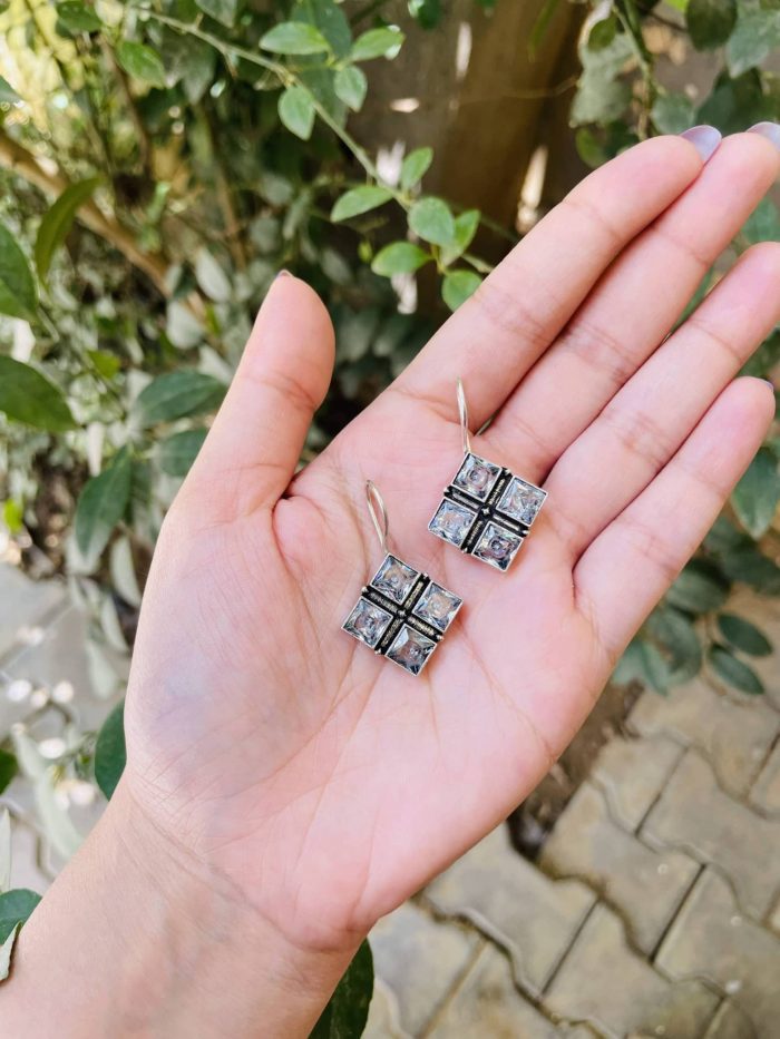 Square brass earrings - Image 1