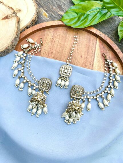 Jhumka with mangtika