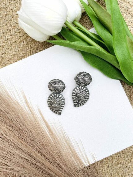 Leaf brass earrings