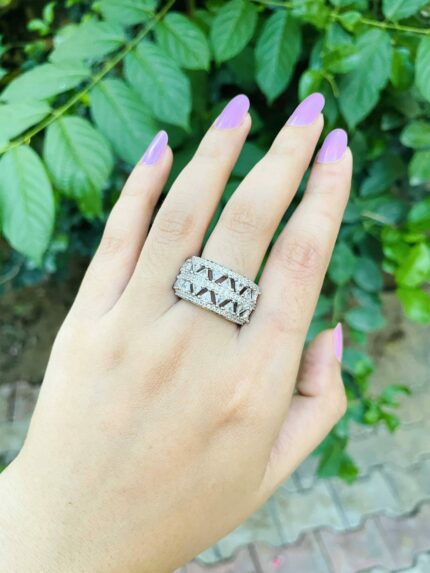 Manvi ad ring