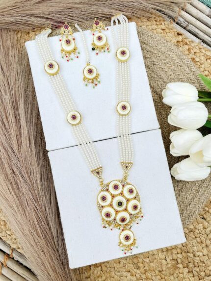 Naina long necklace