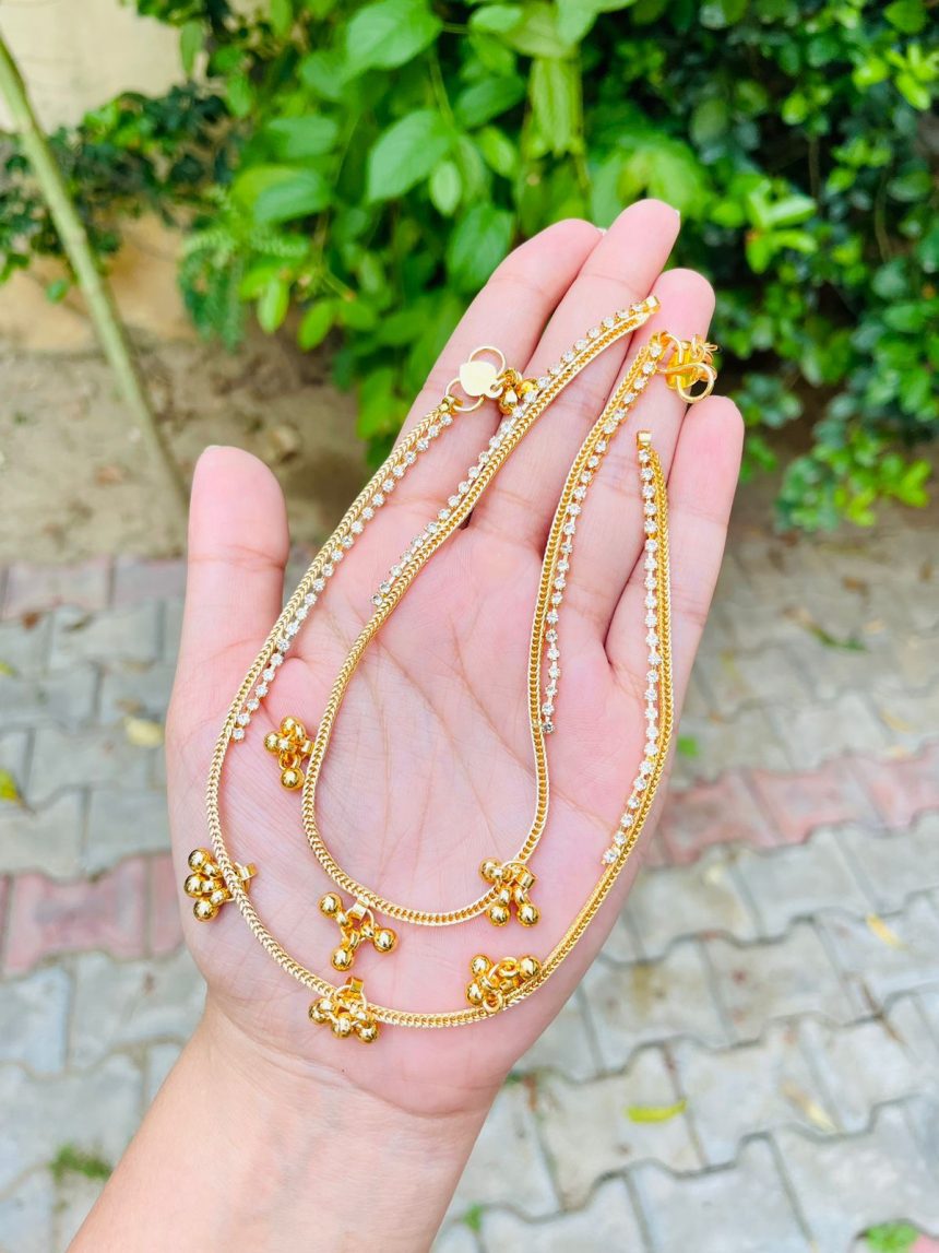 Gold anklets Sajana by Shagun