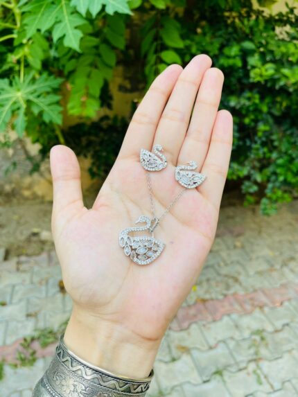 Swan ad pendent with earrings silver