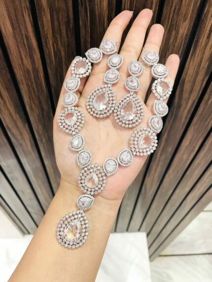 Rucha ad necklace white