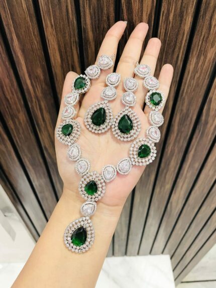 Rucha ad necklace green