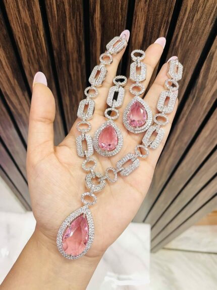 Chain pattern ad necklace pink