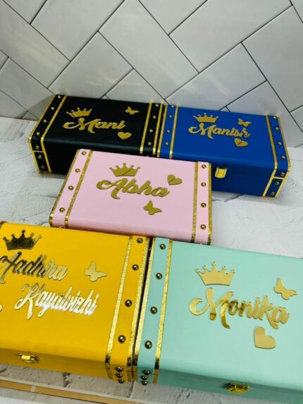 Personalised name trunk