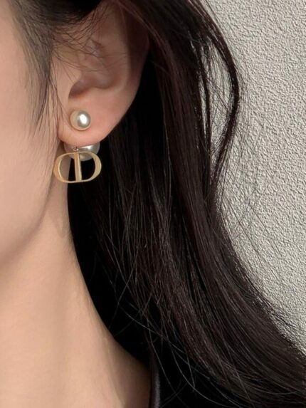 CD pearl earring