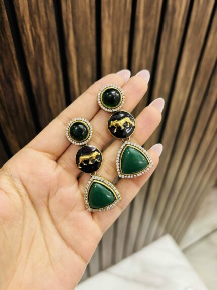 Lion ad Monalisa Earrings Green