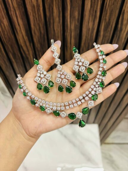 Gohika ad necklace Green