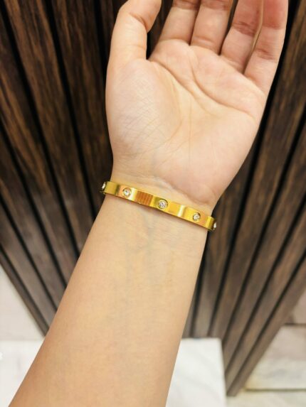 Cartir Gold plating bracelet Anti tarnish