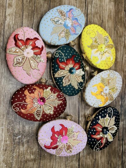 Oval clutch