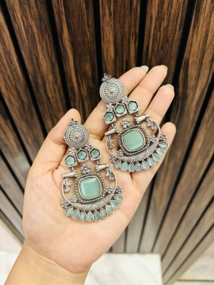 Agatha brass earrings mint