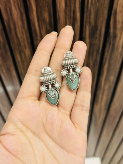 Cute brass studs Mint