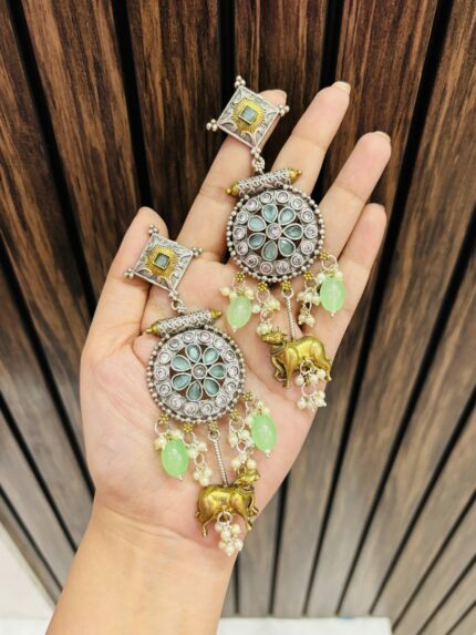 Cow brass earrings Mint