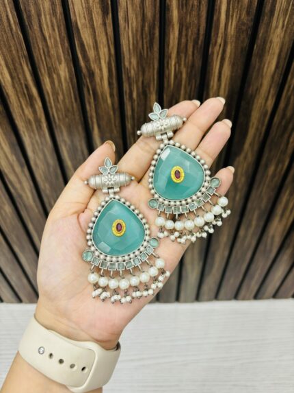 Rachna brass earrings Mint