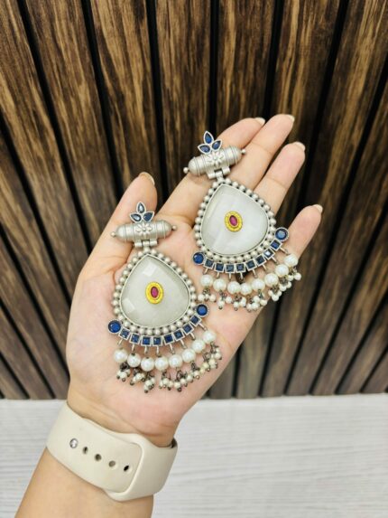 Rachna brass earrings Grey-blue
