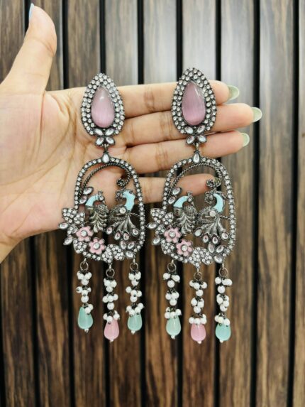 Tota maina earrings