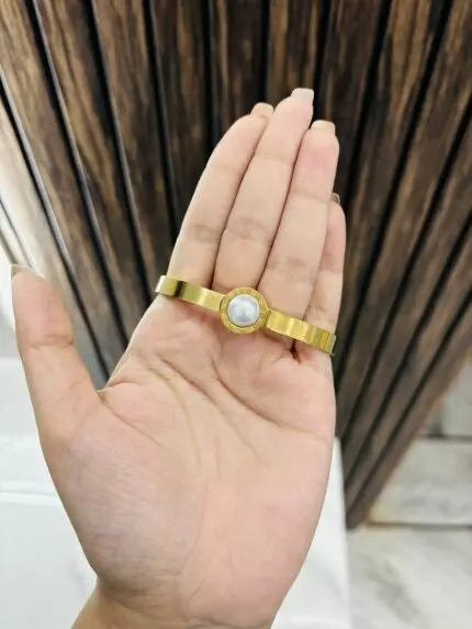 Single pearl anti tarnish bracelet