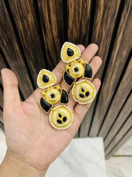 2 leaf golden earrings black