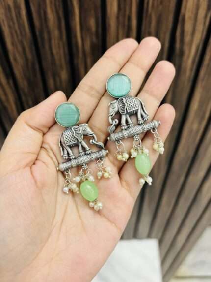 Elephant brass earrings Mint