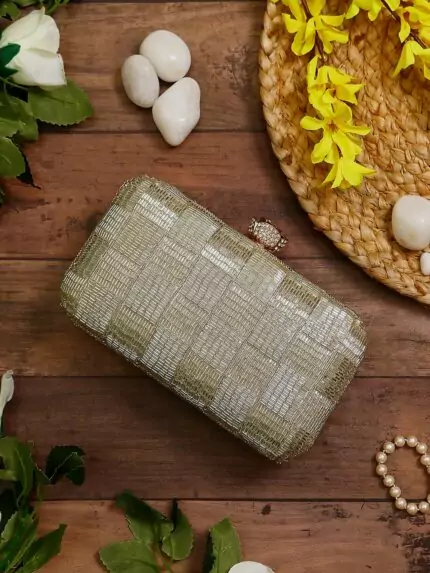 Box embroidery clutch