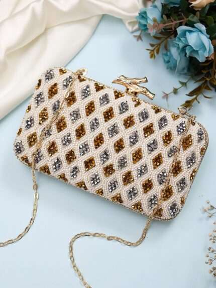 Pattern embroidery clutch