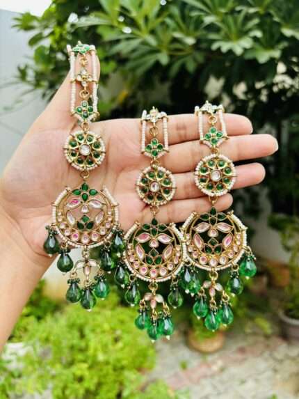Earrings with mangtika Green