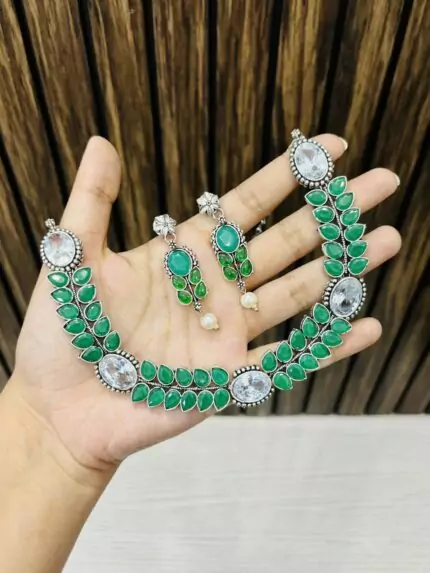 Leaf brass necklace green