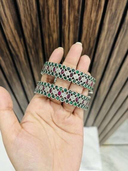 Suchita brass kada Ruby green(quantity-1)