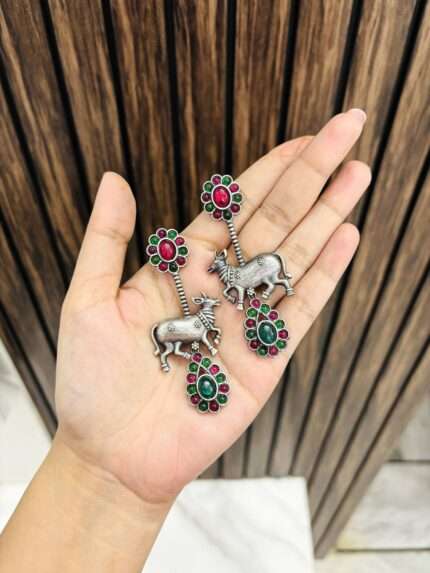 Cow flower brass earrings Ruby/Green