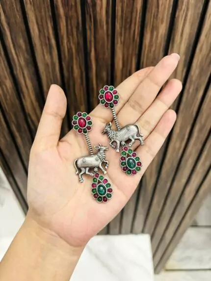Cow flower brass earrings Ruby/Green