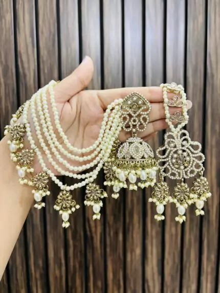 Latifa jhumka with sahara chain with mangtika White