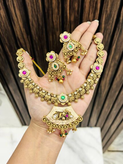 Floral Gold a like necklace Multi