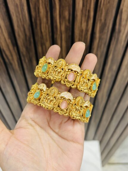 Gold a like lakshmi kade pair