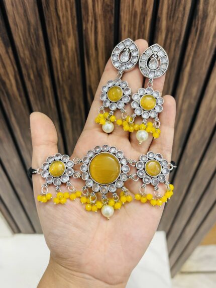 Flower brass choker yellow