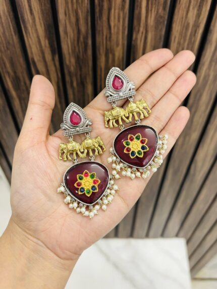 Two elephant brass earrings Ruby