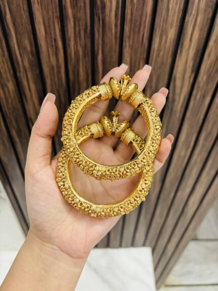 Intricate Golden Kade