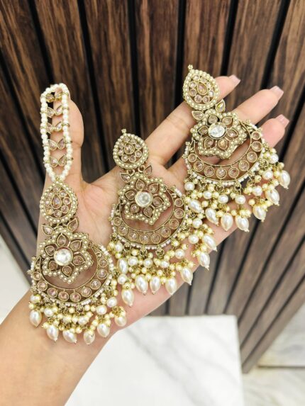 Harneet earrings with mangtika white