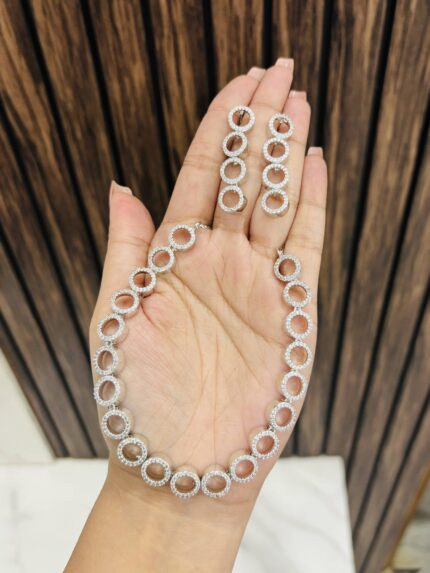 Circle ad necklace Silver